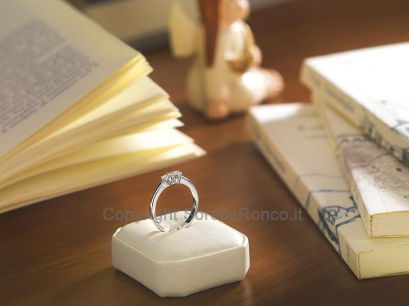 ANELLO TRILOGY ORO E DIAMANTI 0.18 CT